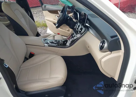 2017 Mercedes-Benz C 300 4Matic/Luxury 4Matic/Sport 4Matic z USA, uszkodzony, nr VIN 55SWF4KB5HU195216